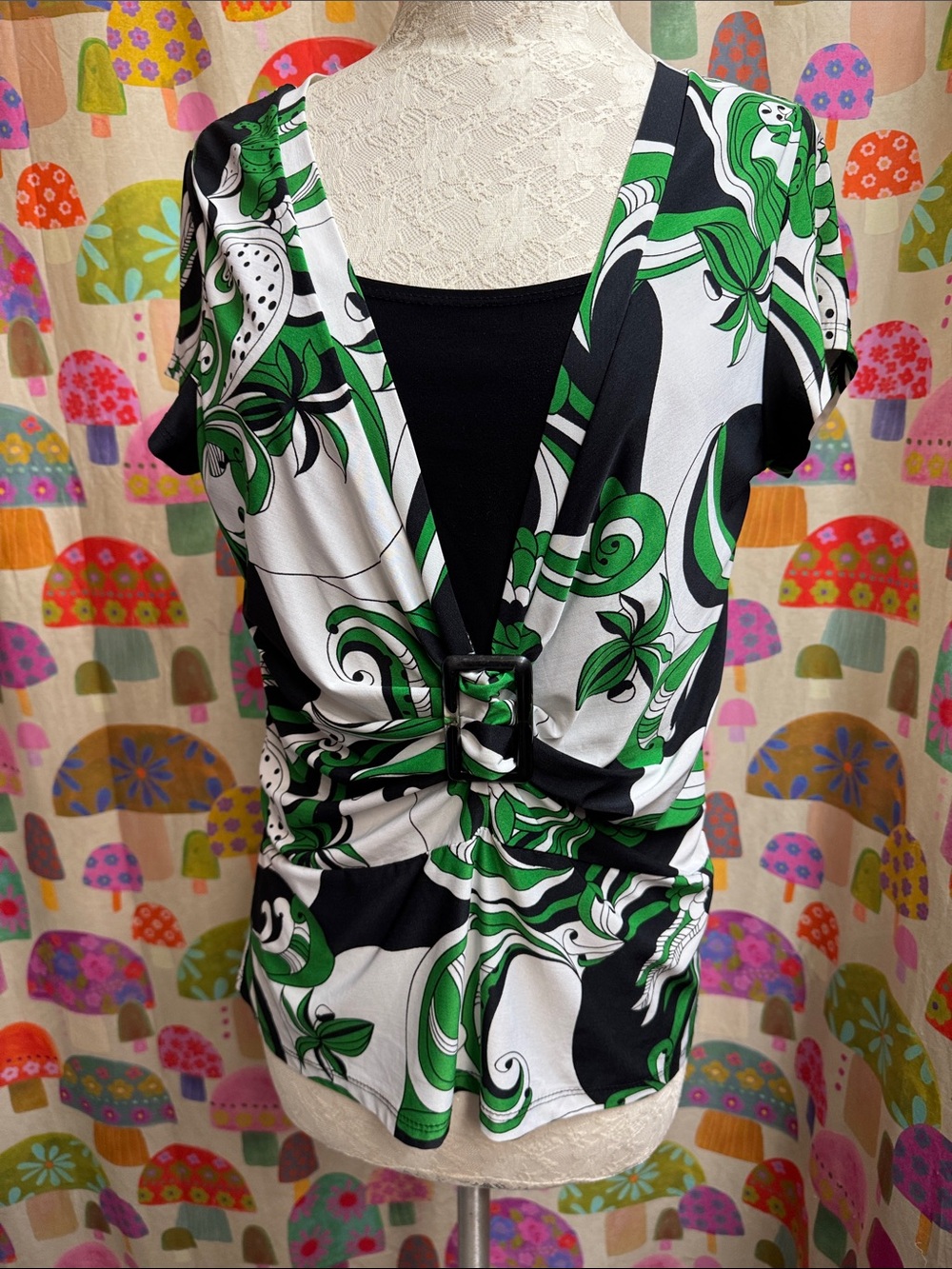 Stretch Green & Black Printed S/S V-Neck Top with Buckle. Medium
